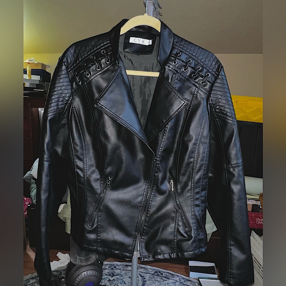 Black size XXL faux leather Moto jacket. Has nice patterned shoulders